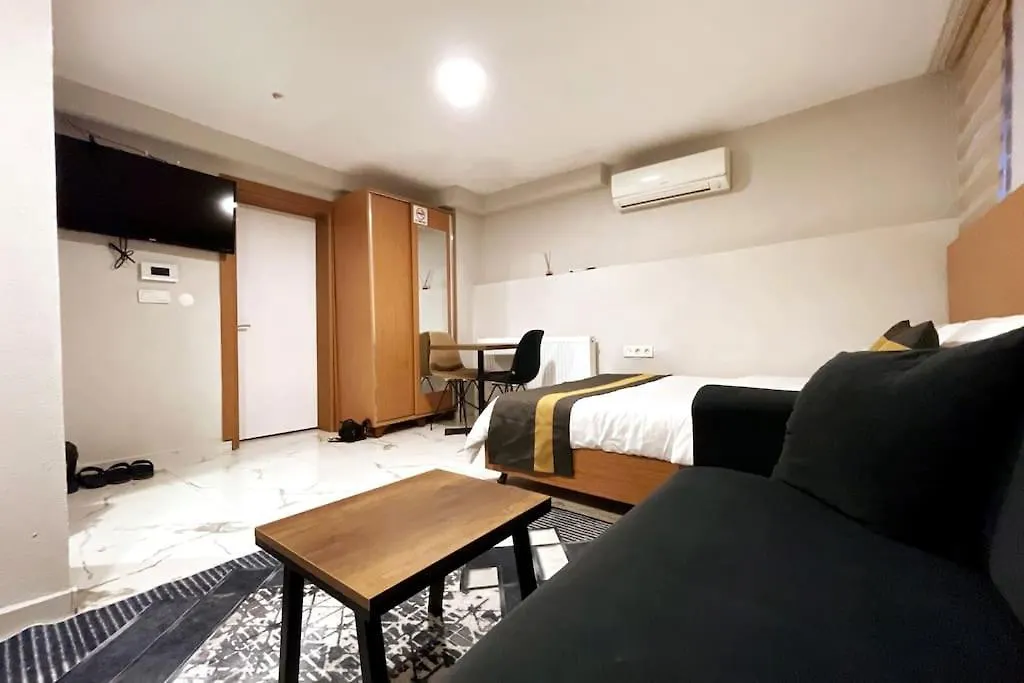 Charming Studio Apt With Fast Wifi And Ac Near Nisantasi And Taksim #101 Istanbul Apartment